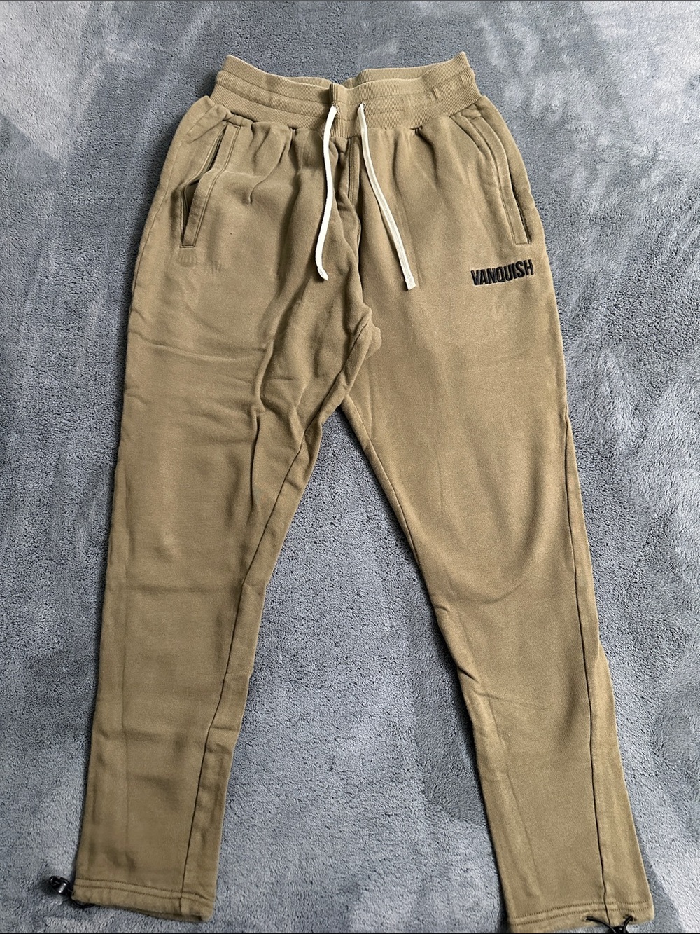Vanquish Fitness-Sweatpants olive size Medium.